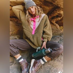 NWT -Fall To Rise Fleece Quarter Snap
Color- Forrest Combo size -S